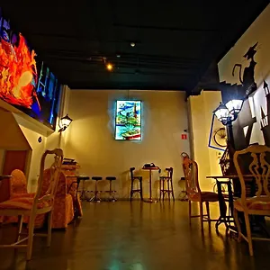  Hostel All Iron